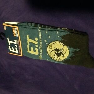 E.T. the Extra-Terrestrial crew socks fits men size 6-12 NWT